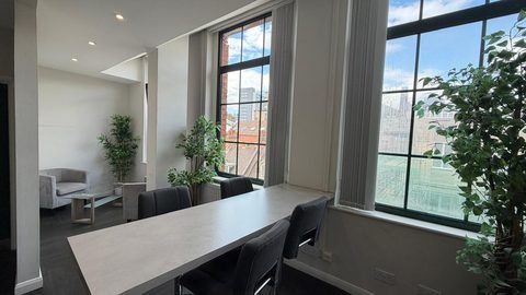 265 sq ft suite photo 8