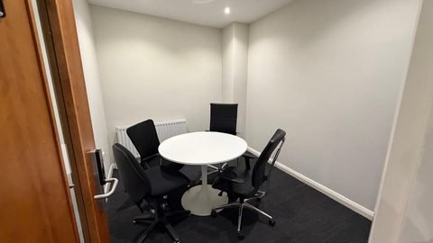 265 sq ft suite photo 6