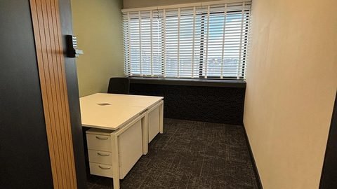 132 sq ft suite photo 3