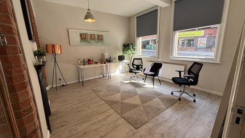200 sq ft suite photo 4