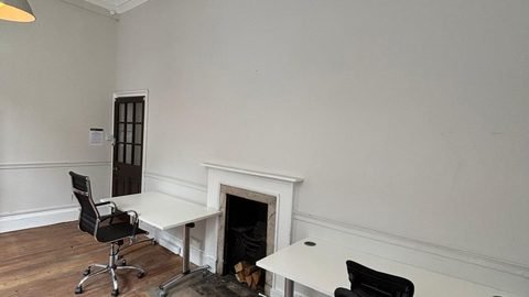 198 sq ft suite photo 3